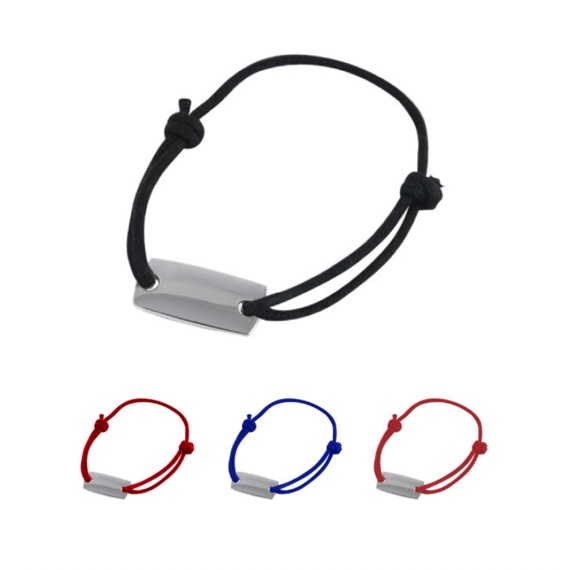 pulsera con cordón y placa metálica-